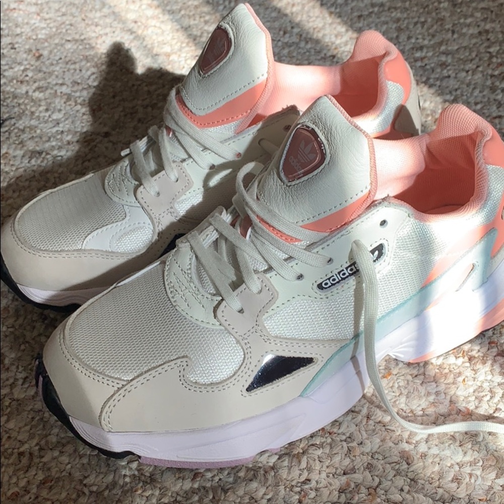 Falcon woman gym shoes